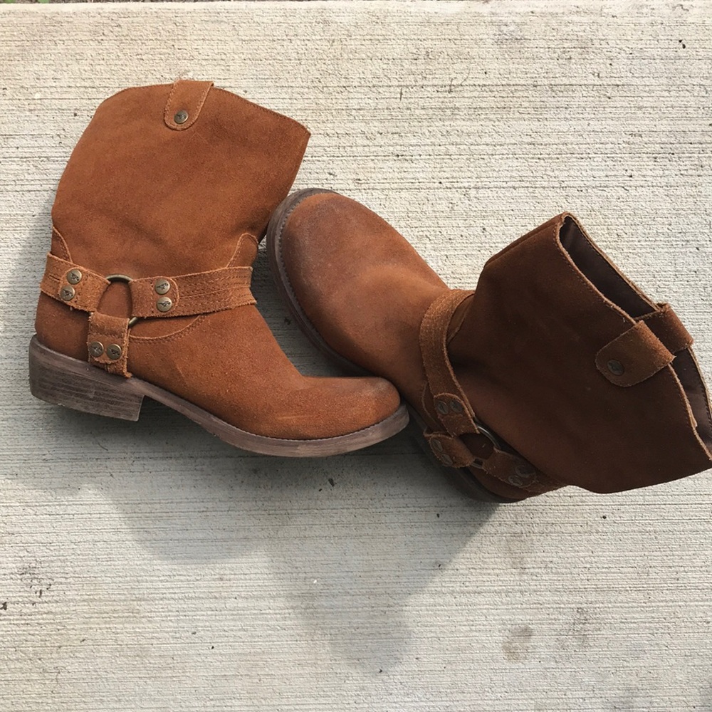 Short leather boots